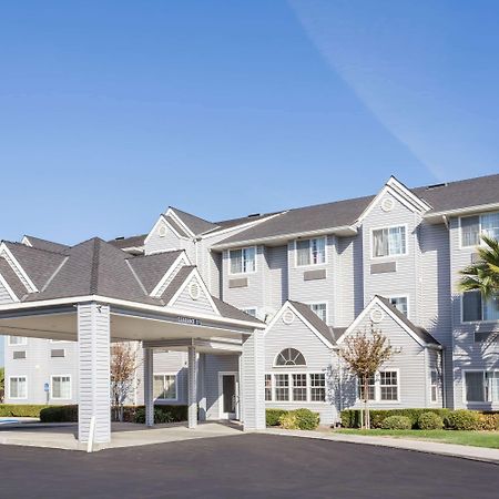 Microtel Inn & Suites Modesto Серес Екстер'єр фото