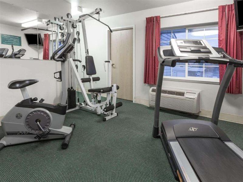 Microtel Inn & Suites Modesto Серес Екстер'єр фото