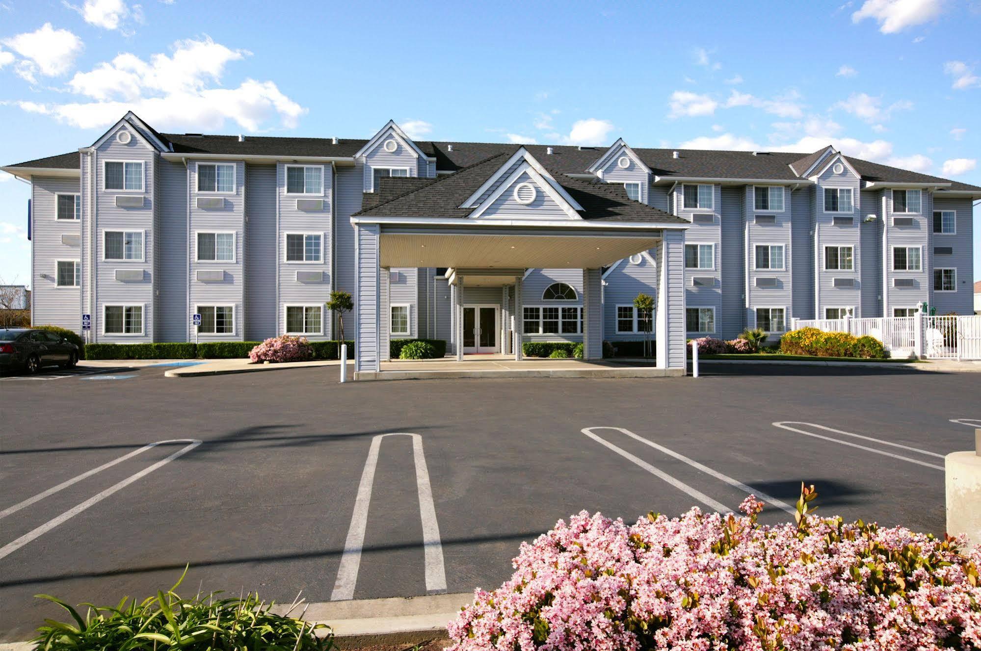 Microtel Inn & Suites Modesto Серес Екстер'єр фото