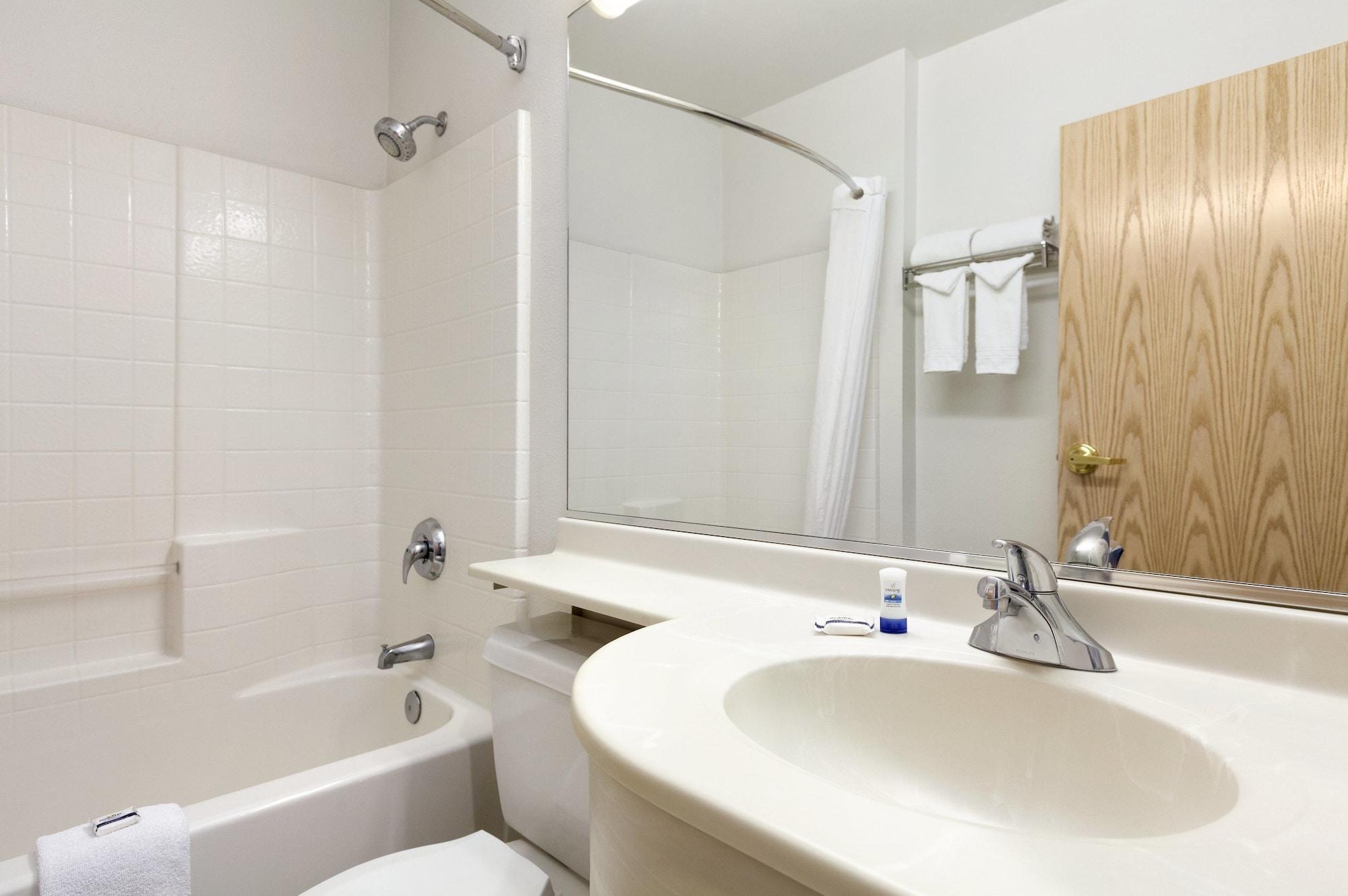 Microtel Inn & Suites Modesto Серес Номер фото