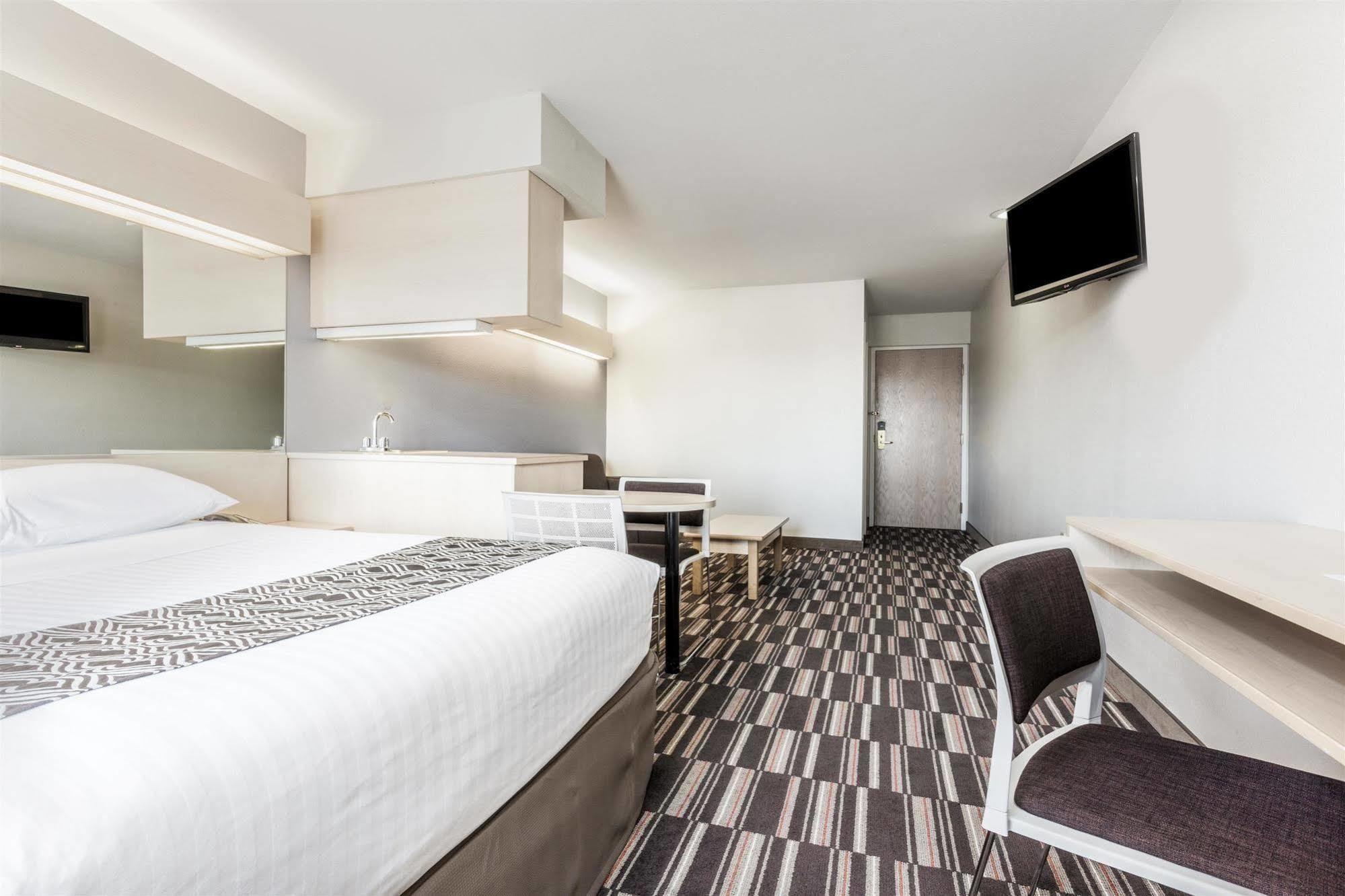 Microtel Inn & Suites Modesto Серес Екстер'єр фото